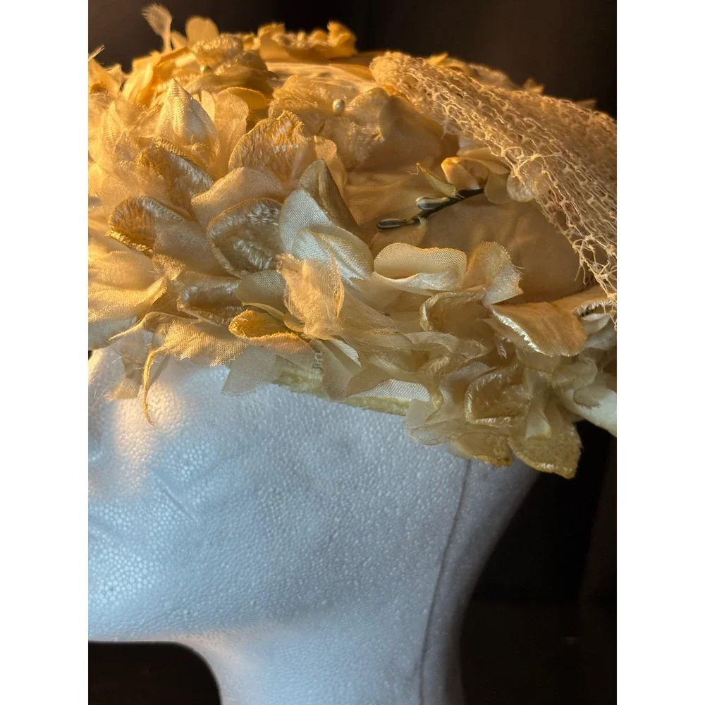 Suzy et Paulette Chapeaux Vintage Floral Pillbox Hat with Veil Champagne Pearl